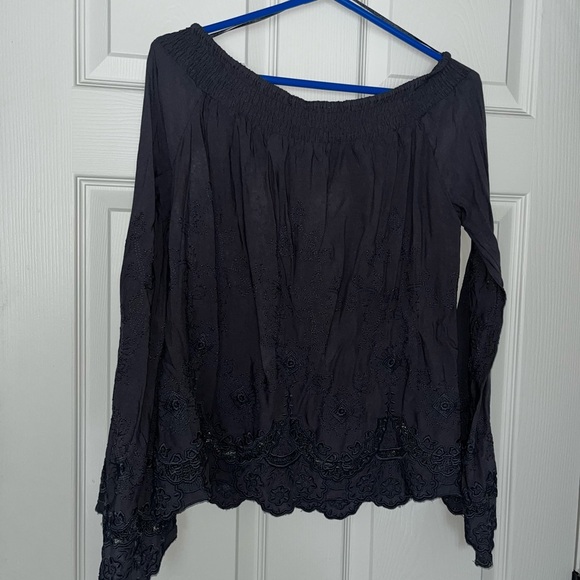Off the Shoulder navy blouse - Picture 4 of 6